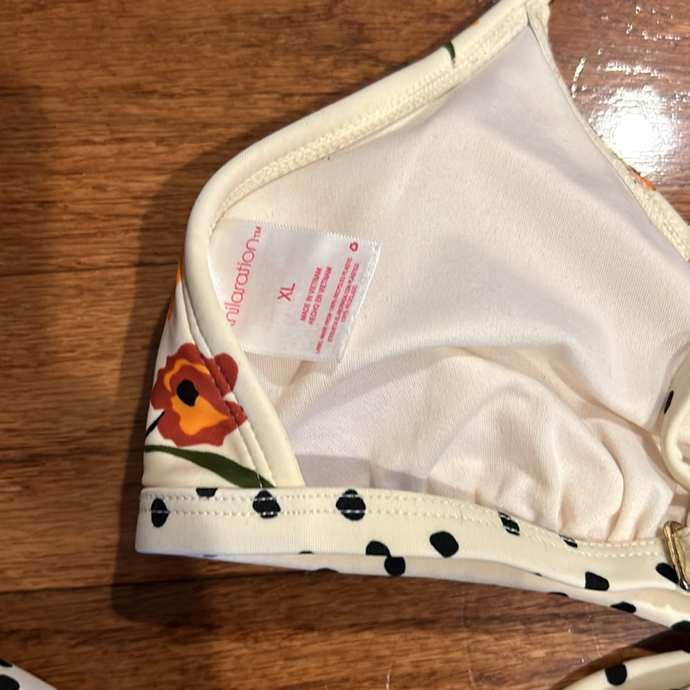 Bikini - Picture 4 of 6